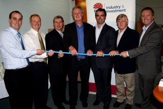 Men with a handle on optic fibre… RDA Northern Inland Executive Officer, Nathan Axelsson; New England Business Development Manager for Industry & Investment NSW, Peter Sniekers; Industry Capability Network (ICN) NBN Sector Manager, Dr. David Anderson; Principal presenter, Alun Davies; Armidale IT applications consultant, Paddy Rice; former senior technical officer with UNE Physics, Graham Hyde; and NBN Co Community Relations Adviser Darren Rudd.