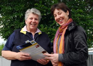 Moree Plains Shire Mayor, Cr. Katrina Humphries with Regional Development Australia Northern Inland Project Officer, Kim-Trieste Hastings talking about the Prime Super Northern Inland Innovation Awards.